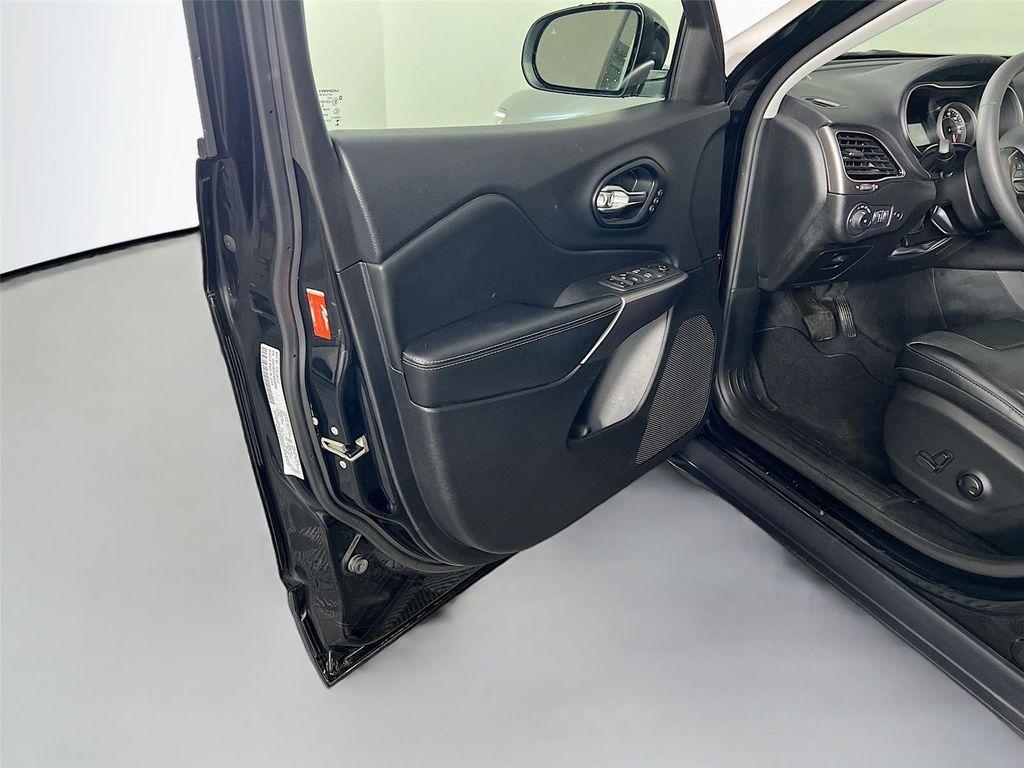 used 2022 Jeep Cherokee car, priced at $26,350