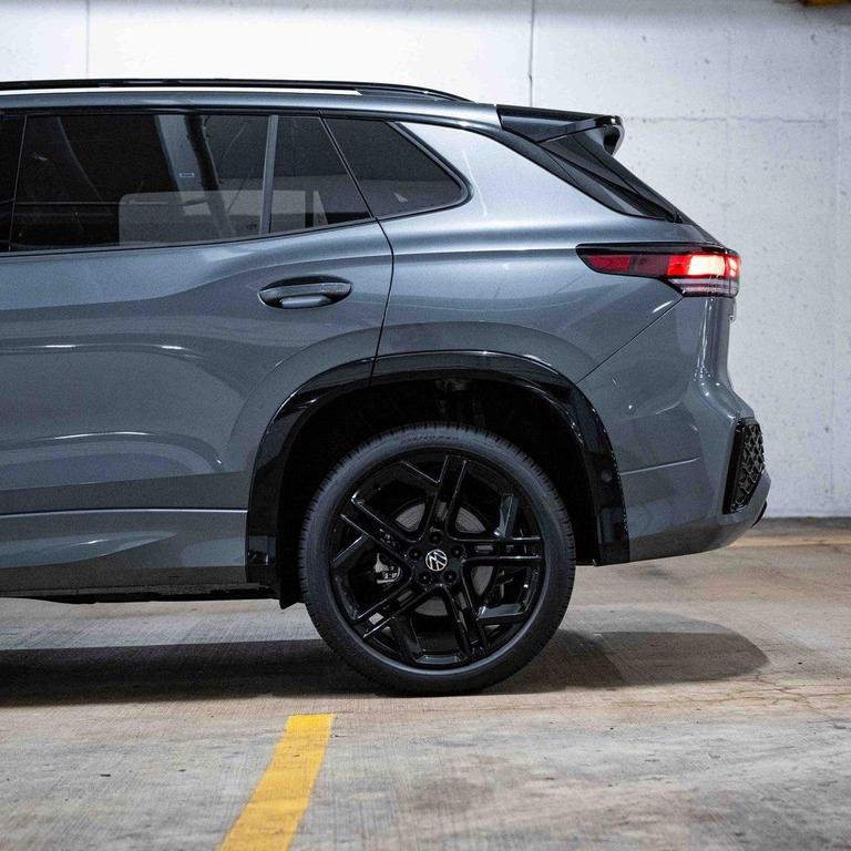 new 2025 Volkswagen Tiguan car, priced at $36,986
