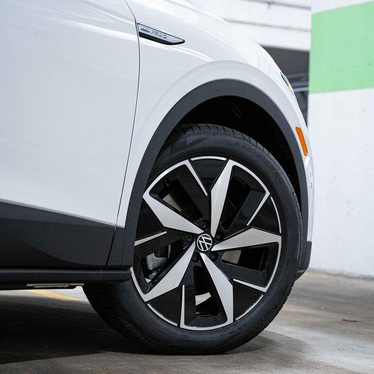 new 2025 Volkswagen ID.4 car, priced at $51,726