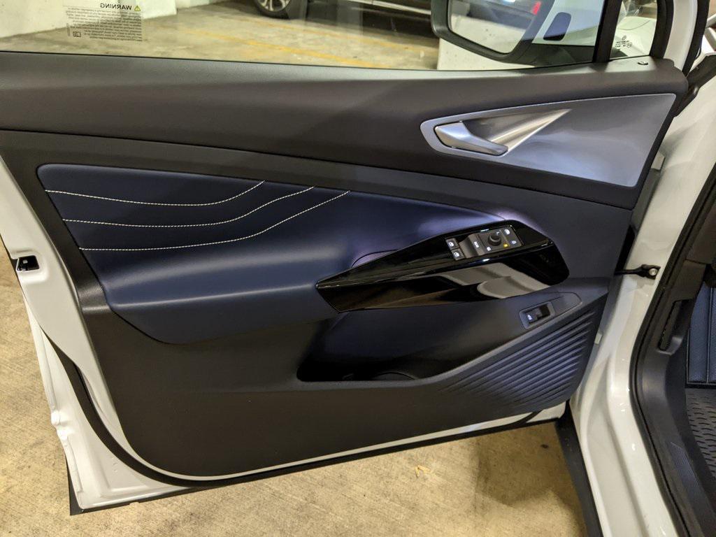 new 2025 Volkswagen ID.4 car, priced at $51,726