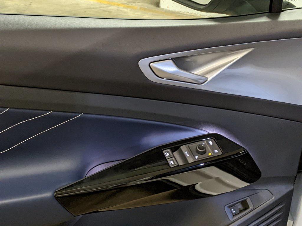 new 2025 Volkswagen ID.4 car, priced at $51,726