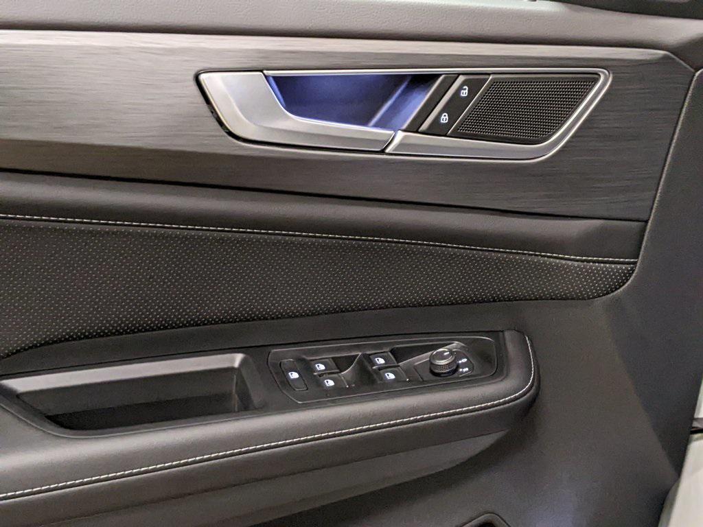 new 2026 Volkswagen Atlas Cross Sport car, priced at $45,001