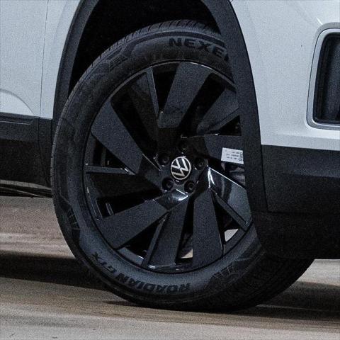 new 2025 Volkswagen Atlas car, priced at $41,087