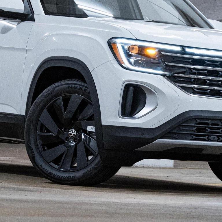 new 2025 Volkswagen Atlas car, priced at $40,552
