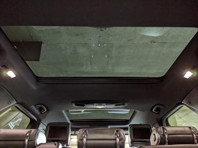 used 2018 Land Rover Discovery car, priced at $28,000