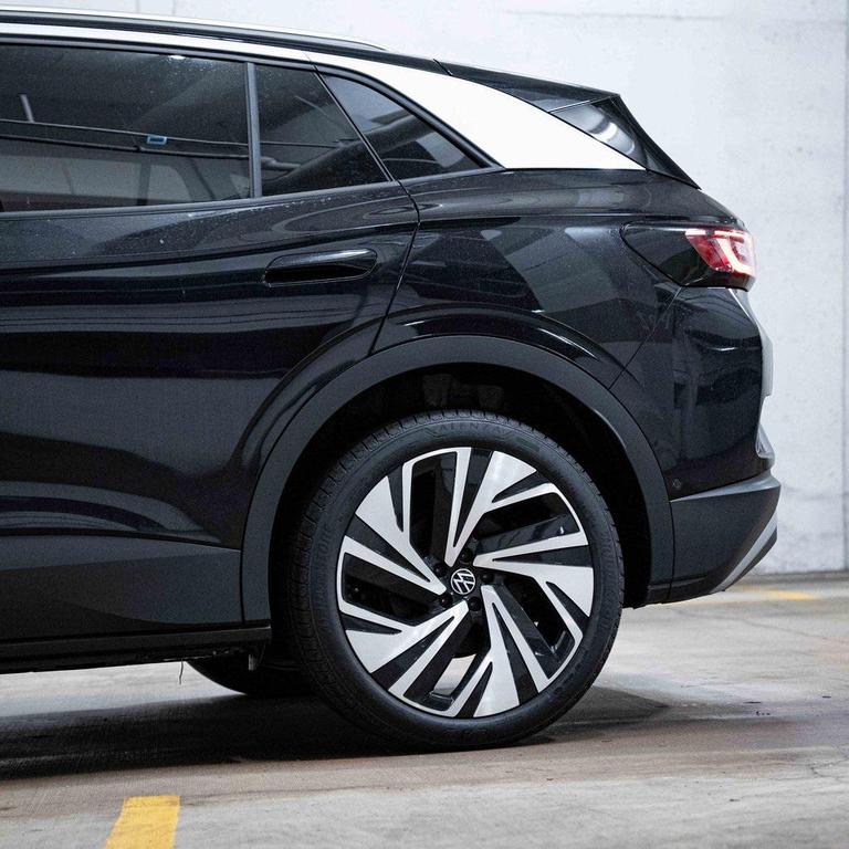 new 2025 Volkswagen ID.4 car, priced at $51,971