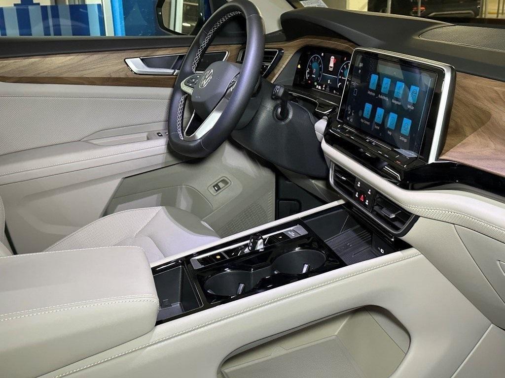 new 2025 Volkswagen Atlas car, priced at $40,052