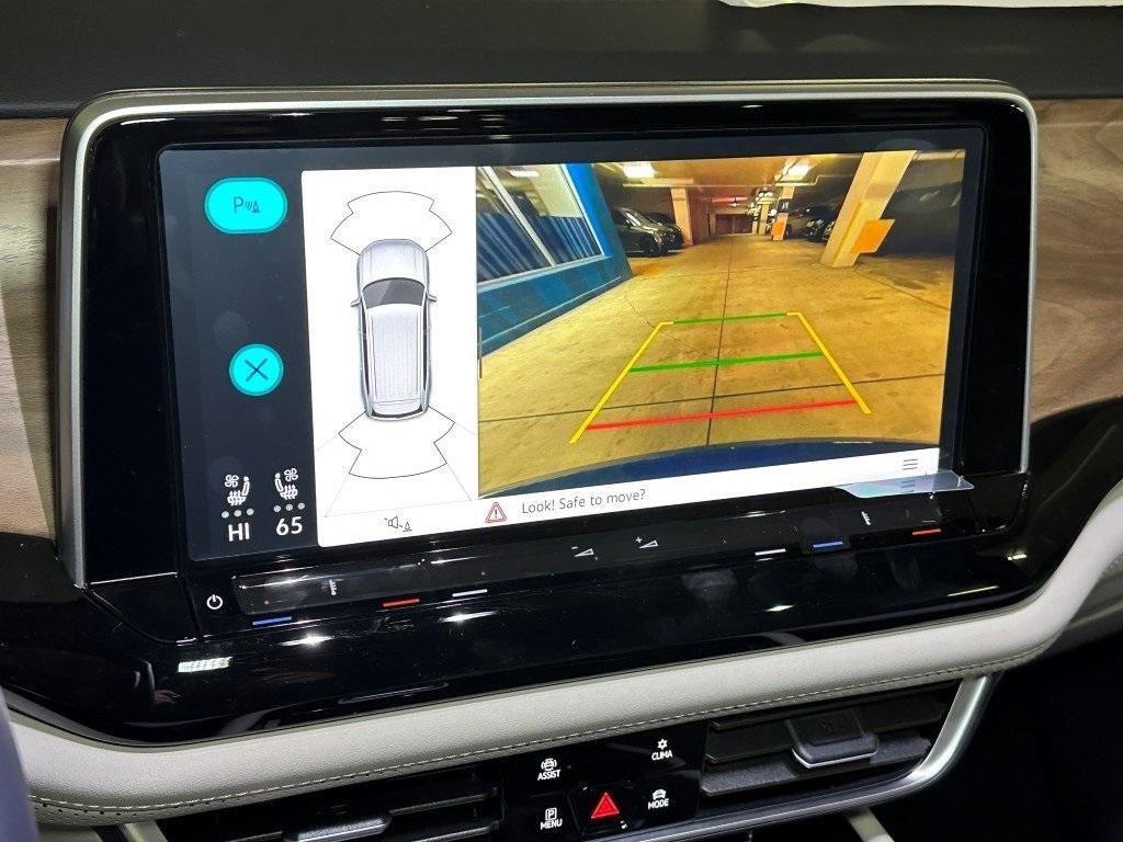 new 2025 Volkswagen Atlas car, priced at $40,052