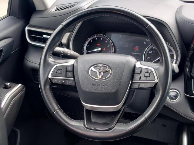 used 2022 Toyota Highlander car, priced at $31,000