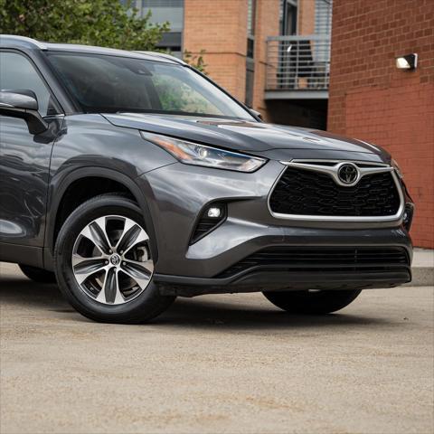 used 2022 Toyota Highlander car, priced at $31,000