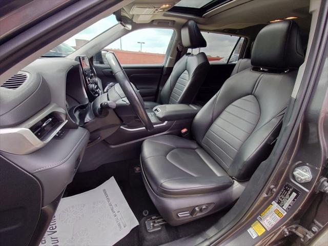 used 2022 Toyota Highlander car, priced at $31,000