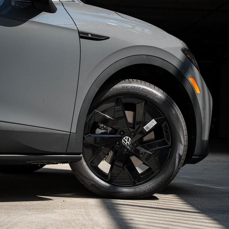 new 2025 Volkswagen ID.4 car, priced at $53,066