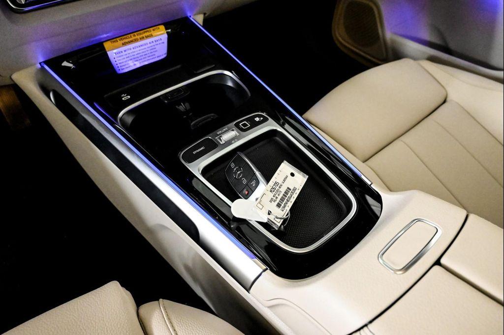 new 2025 Mercedes-Benz GLB 250 car, priced at $52,425