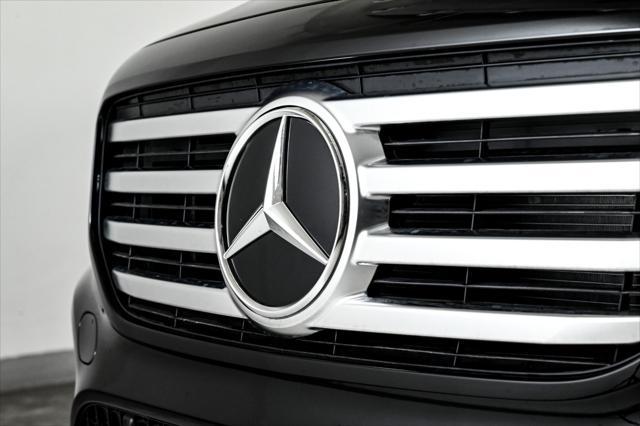 new 2025 Mercedes-Benz GLB 250 car, priced at $54,040