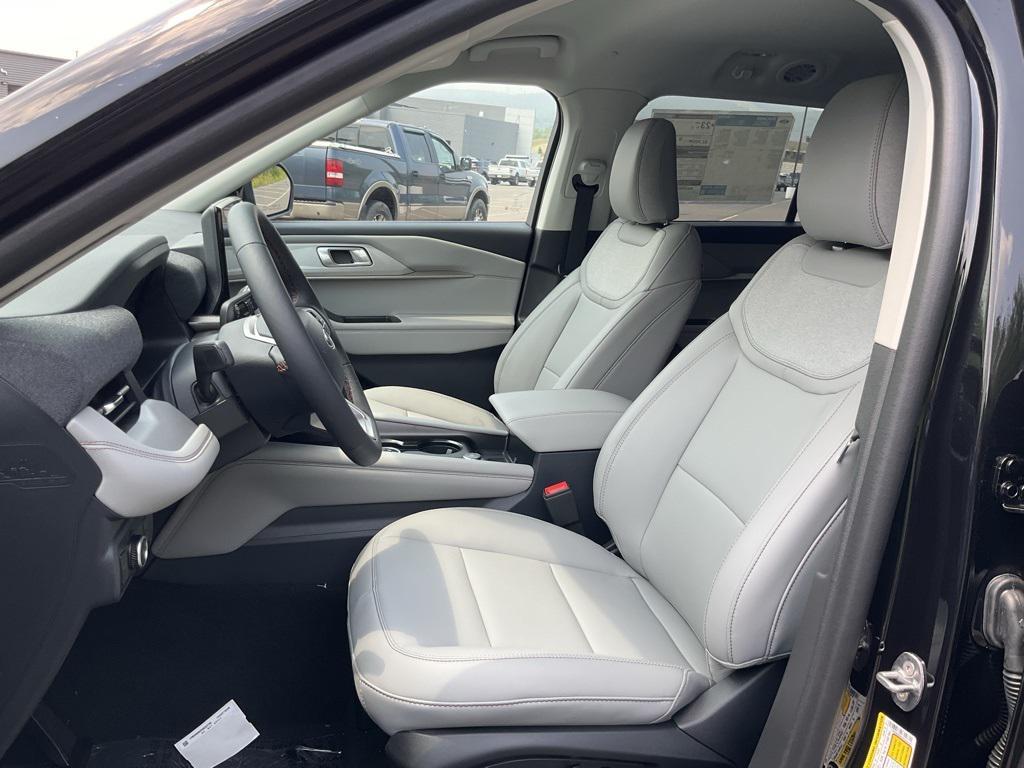 new 2025 Ford Explorer car, priced at $46,218