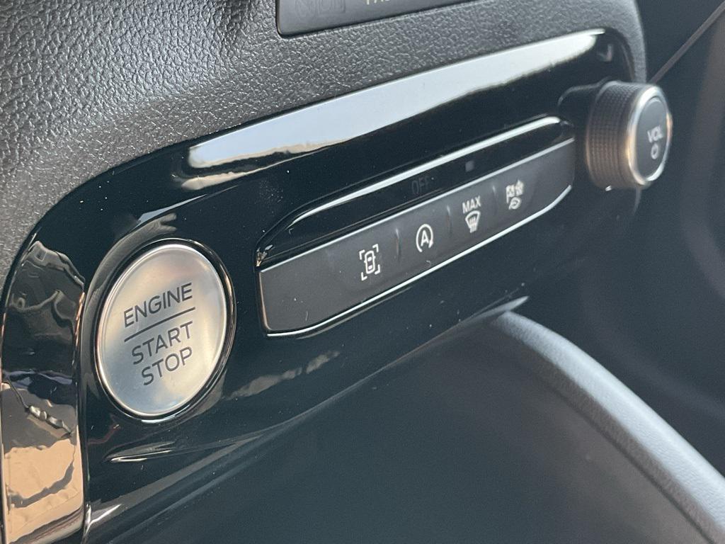 new 2025 Ford Escape car, priced at $31,046