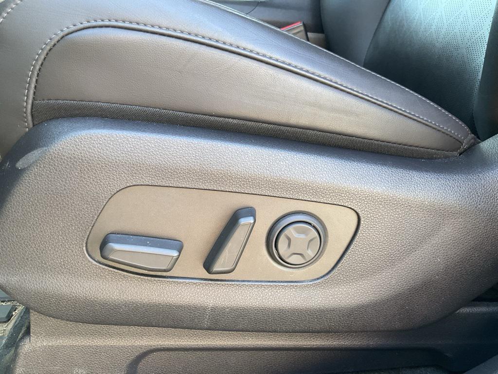 used 2025 Kia Carnival car, priced at $36,499
