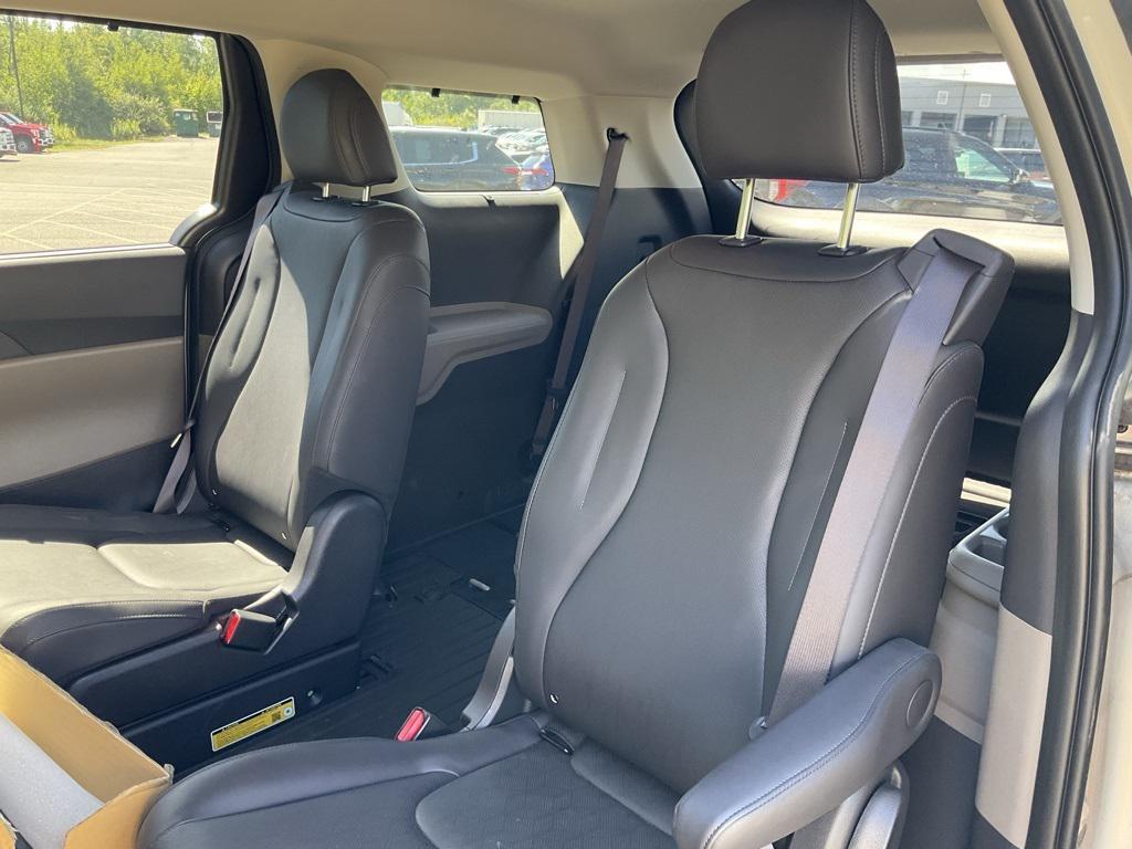 used 2025 Kia Carnival car, priced at $36,499