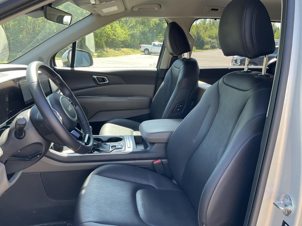 used 2025 Kia Carnival car, priced at $36,499