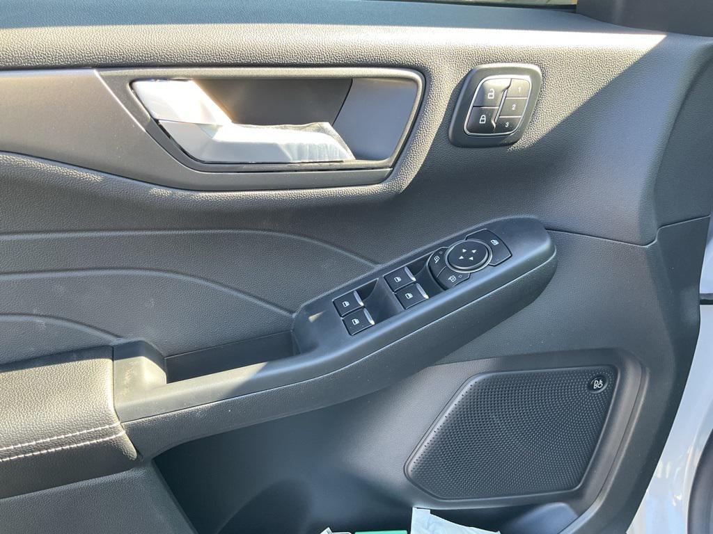 new 2025 Ford Escape car, priced at $30,575