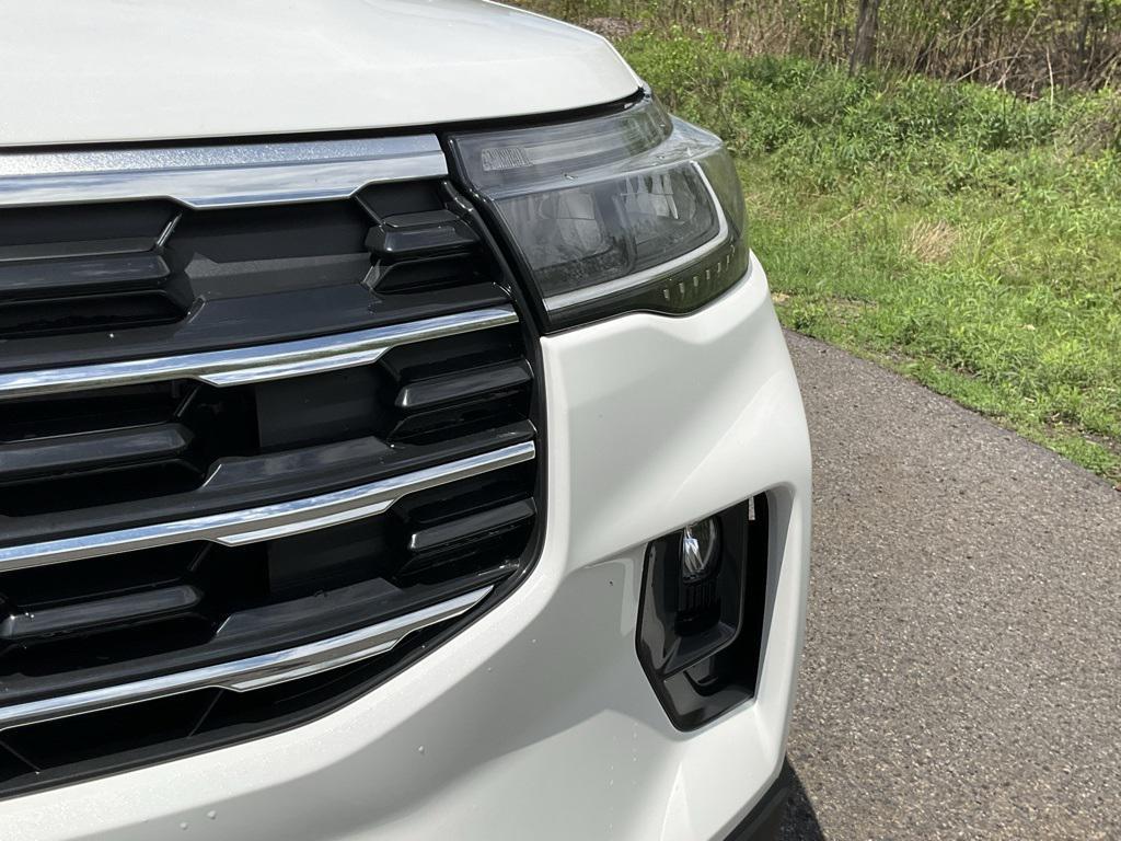 new 2025 Ford Explorer car, priced at $47,880