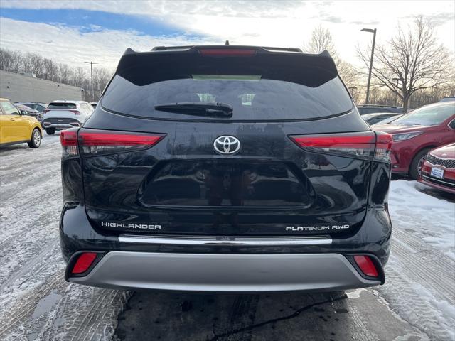 used 2021 Toyota Highlander car, priced at $39,932