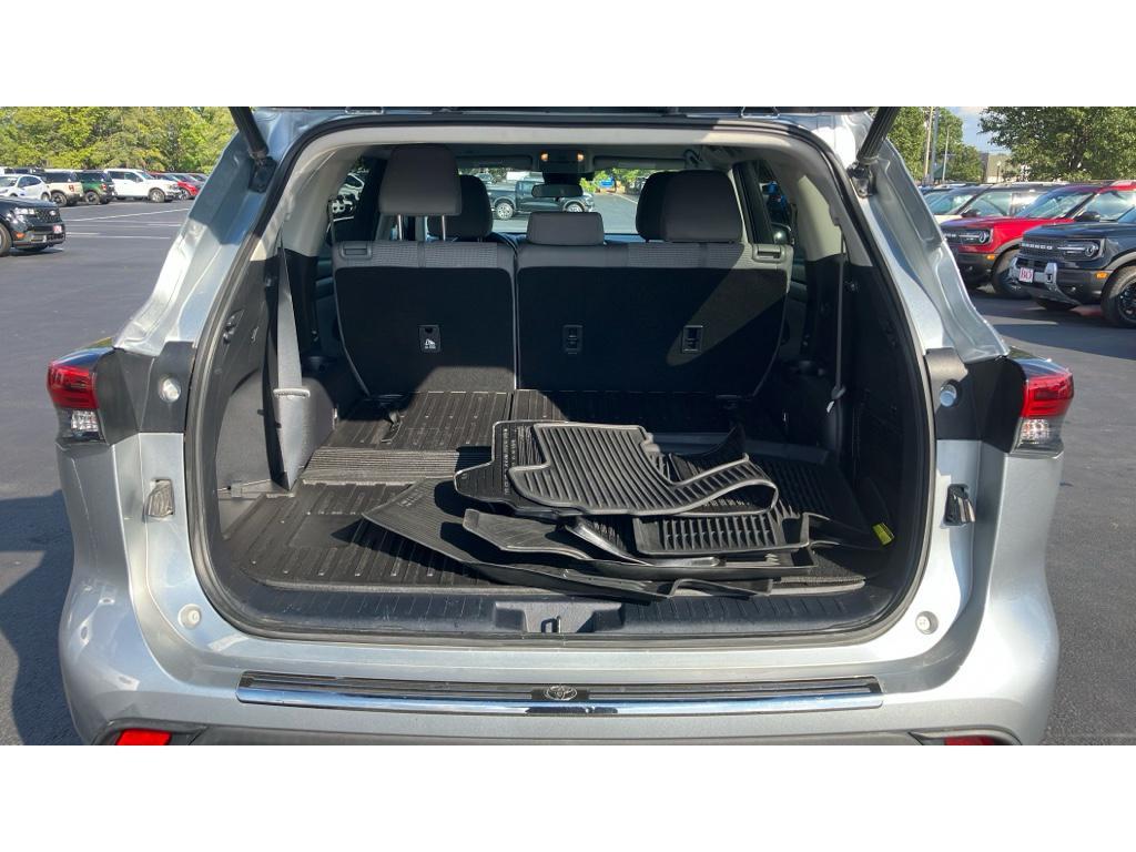 used 2021 Toyota Highlander Hybrid car, priced at $26,250