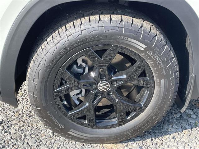 new 2026 Volkswagen Atlas car, priced at $50,681
