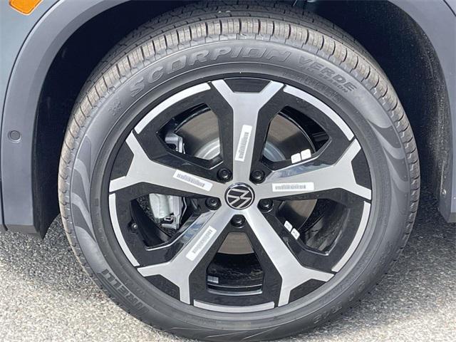 new 2025 Volkswagen Tiguan car, priced at $35,084