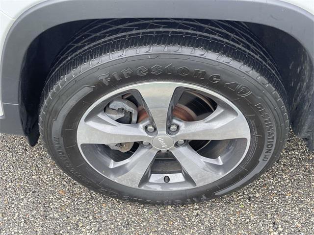 used 2019 Jeep Cherokee car, priced at $19,289