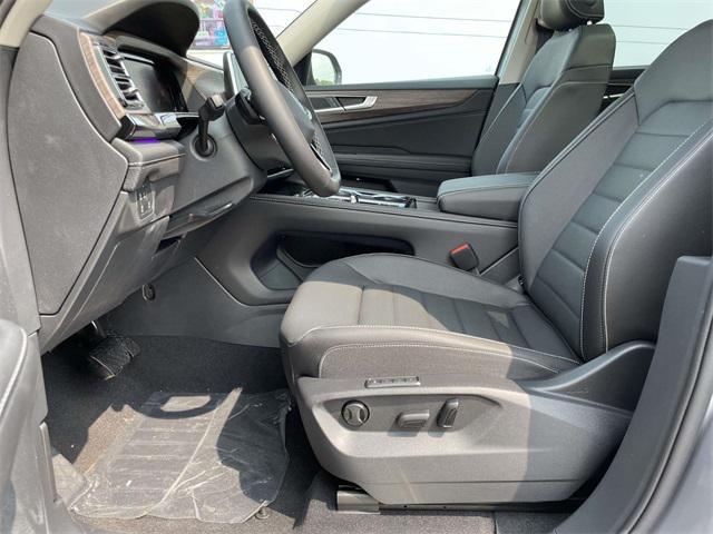 new 2025 Volkswagen Atlas car, priced at $47,952