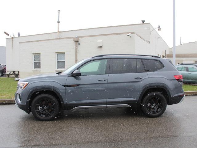 new 2024 Volkswagen Atlas car, priced at $48,328