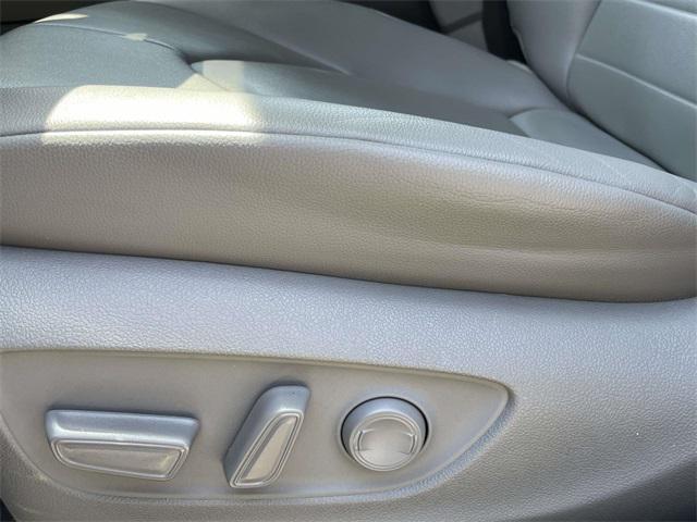 used 2021 Toyota Highlander car, priced at $30,272