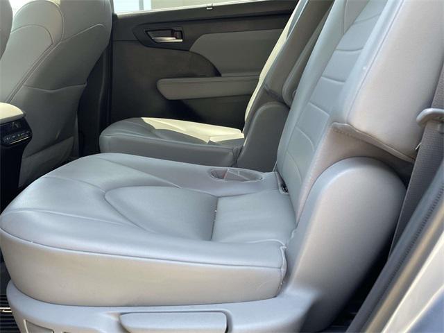 used 2021 Toyota Highlander car, priced at $30,272