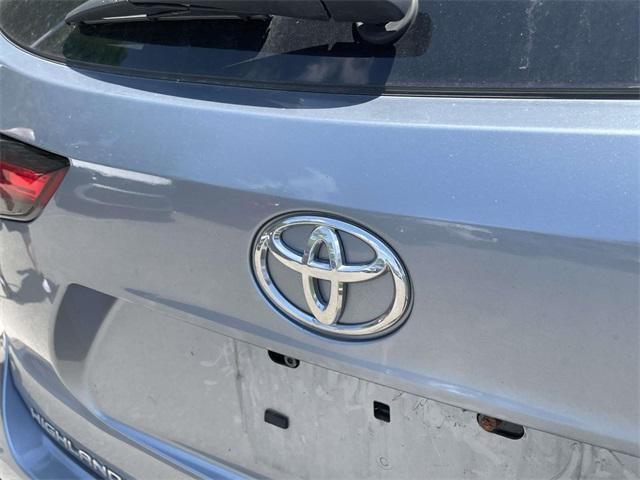 used 2021 Toyota Highlander car, priced at $30,272