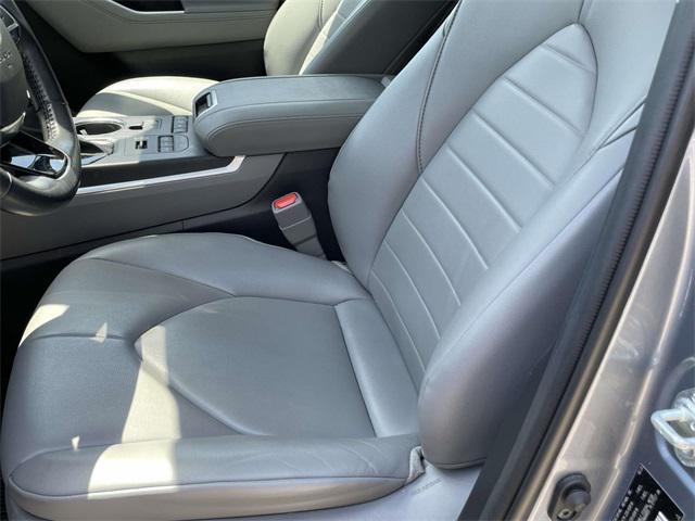 used 2021 Toyota Highlander car, priced at $30,272