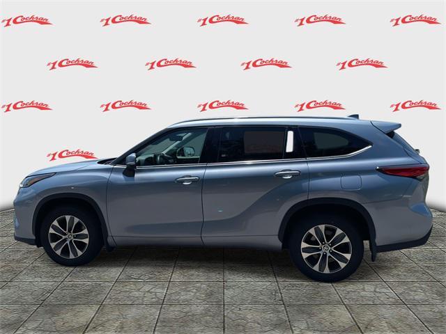 used 2021 Toyota Highlander car, priced at $30,272