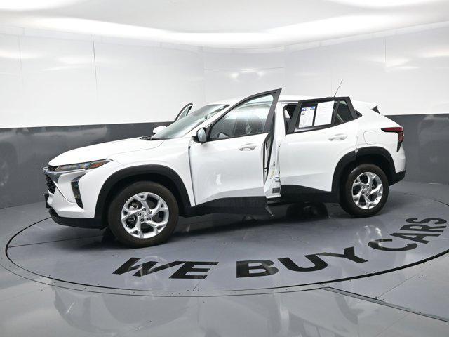 used 2024 Chevrolet Trax car, priced at $22,977