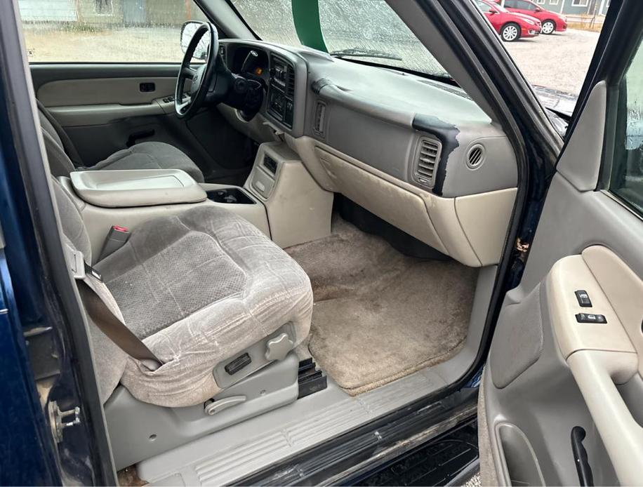 used 2001 Chevrolet Suburban car, priced at $2,150