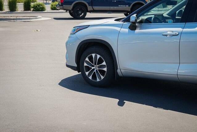 used 2020 Toyota Highlander car, priced at $33,990