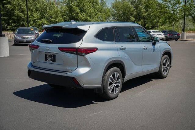 used 2020 Toyota Highlander car, priced at $33,990
