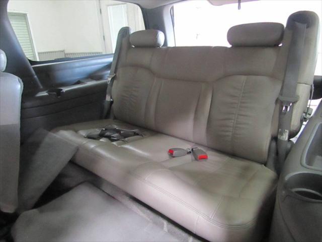 used 2001 Chevrolet Suburban car, priced at $5,900