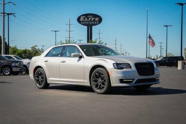 used 2022 Chrysler 300 car