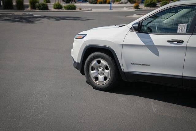 used 2018 Jeep Cherokee car, priced at $17,990