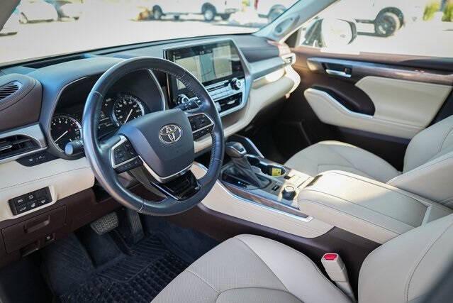 used 2021 Toyota Highlander car, priced at $34,990