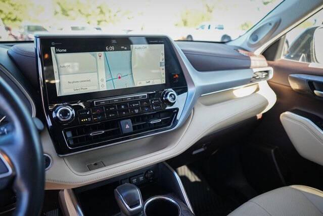 used 2021 Toyota Highlander car, priced at $34,990
