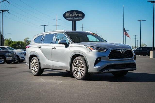 used 2021 Toyota Highlander car, priced at $34,990