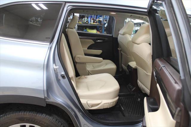 used 2021 Toyota Highlander car, priced at $34,500