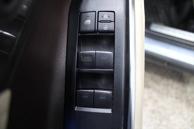 used 2021 Toyota Highlander car, priced at $34,500