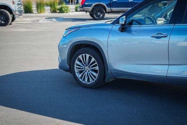 used 2021 Toyota Highlander car, priced at $34,990